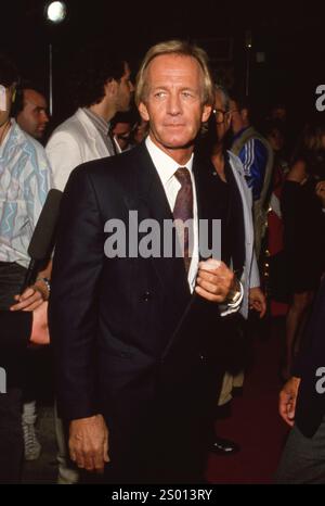 Paul Hogan ist gestorben. Paul Hogan die Premiere von Crocodile Dundee am 22. Mai 1988 im Mann Chinese Theater in Hollywood, Kalifornien. Hinweis: Ralph Dominguez/MediaPunch Stockfoto