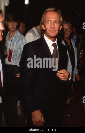 Paul Hogan ist gestorben. Paul Hogan die Premiere von Crocodile Dundee am 22. Mai 1988 im Mann Chinese Theater in Hollywood, Kalifornien. Hinweis: Ralph Dominguez/MediaPunch Stockfoto