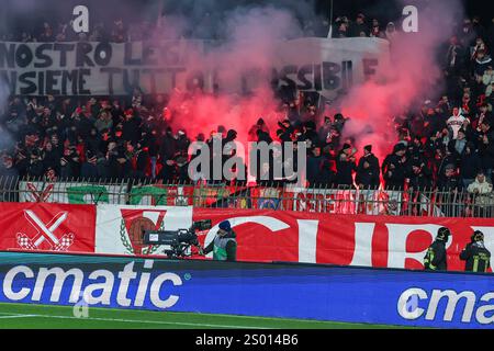 Italien. Dezember 2024. AC Monza Fans wurden während des Fußballspiels der Serie A 2024/25 zwischen AC Monza und Juventus FC im U-Power Stadium gesehen Stockfoto