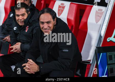 Italien. Dezember 2024. Alessandro Nesta Head Coach von AC Monza lächelnd während des Fußballspiels der Serie A 2024/25 zwischen AC Monza und Juventus FC im U-Power Stadium Credit: dpa/Alamy Live News Stockfoto