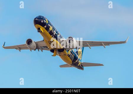 Airbus A320 Flugzeug der Eurowings Airline mit spezieller Dekoration des Fußballteams Borussia Dortmund, der vom Flughafen Gran Canaria, Gan, startet Stockfoto
