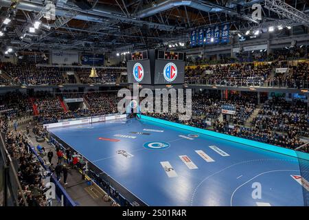 Nürnberg, Deutschland. Dezember 2024. Ausverkaufte Spielhalle in Nürnberg. HC Erlangen vs. TBV Lemgo Lippe, Handball, 1. Handball-Bundesliga, Saison 2024/2025, 16. Spieltag, 22.12.2024 Foto: Eibner/Ardan Fuessmann Credit: dpa/Alamy Live News Stockfoto