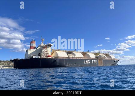 LNG Tanker FSU im Hafen des Kraftwerks Delimara in Marsaxlokk, Malta Stockfoto