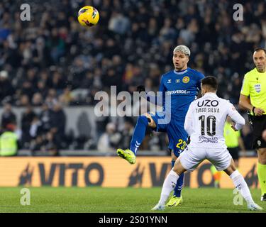 Guimaraes, Guimaraes, Portugal. Dezember 2024. ISAAC-Spieler aus Nacional wurde beim Spiel der Liga Portugal Betclic 2024/25 zwischen Vitoria SC und Nacional im Estadio D. Afonso Henriques 23, 2024 in Guimaraes, Portugal, gesehen. Endnote Vitoria SC 2 - 2 Nacional (Bild: © Miguel Lemos/ZUMA Press Wire) NUR REDAKTIONELLE VERWENDUNG! Nicht für kommerzielle ZWECKE! Stockfoto