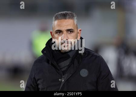 Guimaraes, Guimaraes, Portugal. Dezember 2024. RUI BORGES Cheftrainer des Vitoria SC, der während des Liga Portugal Betclic 2024/25 Spiel zwischen Vitoria SC und Nacional im Estadio D. Afonso Henriques 23, 2024 in Guimaraes, Portugal, zu sehen war. Endnote Vitoria SC 2 - 2 Nacional (Bild: © Miguel Lemos/ZUMA Press Wire) NUR REDAKTIONELLE VERWENDUNG! Nicht für kommerzielle ZWECKE! Stockfoto