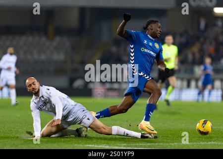 Guimaraes, Guimaraes, Portugal. Dezember 2024. DUDU TEODORA aus Nacional wurde während des Liga Portugal Betclic 2024/25 Spiel zwischen Vitoria SC und Nacional bei Estadio D. Afonso Henriques 23, 2024 in Guimaraes, Portugal, gesehen. Endnote Vitoria SC 2 - 2 Nacional (Bild: © Miguel Lemos/ZUMA Press Wire) NUR REDAKTIONELLE VERWENDUNG! Nicht für kommerzielle ZWECKE! Stockfoto