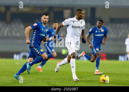 Guimaraes, Guimaraes, Portugal. Dezember 2024. GUSTAVO SILVA-Spieler von Vitoria SC wurde während des Liga Portugal Betclic 2024/25 Spiel zwischen Vitoria SC und Nacional bei Estadio D. Afonso Henriques 23, 2024 in Guimaraes, Portugal, gesehen. Endnote Vitoria SC 2 - 2 Nacional (Bild: © Miguel Lemos/ZUMA Press Wire) NUR REDAKTIONELLE VERWENDUNG! Nicht für kommerzielle ZWECKE! Stockfoto