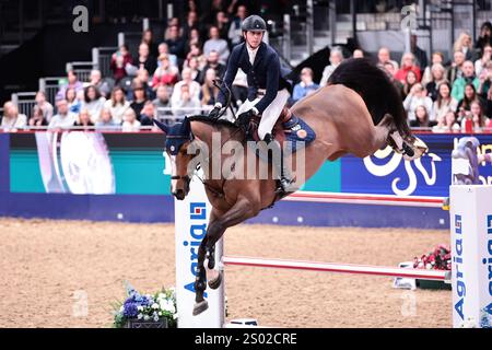 Ben Maher aus Großbritannien mit Punktunterbrechung während des Longines FEI Jumping World Cup präsentiert von Agria auf der London International Horse Show am 22. Dezember 2024 in London (Foto: Maxime David - MXIMD Pictures) Stockfoto