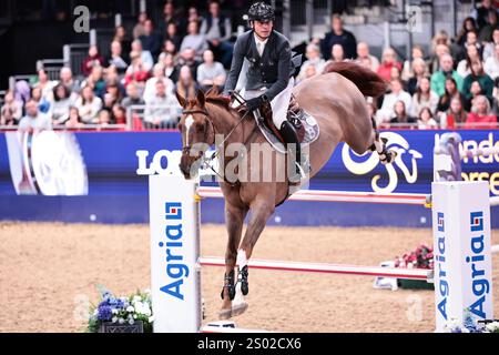 Julien Epaillard aus Frankreich mit Easy Up de Grandry während des Longines FEI Jumping World Cup präsentiert von Agria auf der London International Horse Show am 22. Dezember 2024 in London, Großbritannien (Foto: Maxime David - MXIMD Pictures) Stockfoto