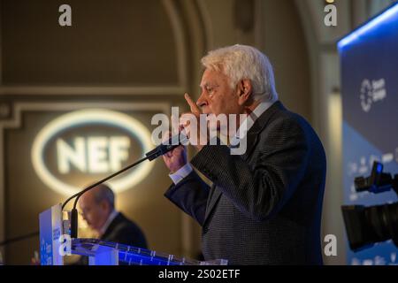 Madrid, Spanien. Dezember 2024. Felipe González, ehemaliger Präsident der spanischen Regierung, spricht während eines informativen Frühstücks, das vom Nueva Economía Forum in einem Hotel im Zentrum von Madrid organisiert wird. Quelle: SOPA Images Limited/Alamy Live News Stockfoto