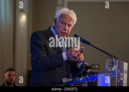 Madrid, Spanien. Dezember 2024. Felipe González, ehemaliger Präsident der spanischen Regierung, spricht während eines informativen Frühstücks, das vom Nueva Economía Forum in einem Hotel im Zentrum von Madrid organisiert wird. Quelle: SOPA Images Limited/Alamy Live News Stockfoto