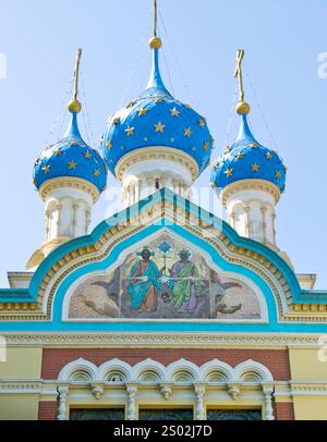 Russisch-orthodoxe Kirche mit 5 himmelblauen Kuppeln im Stadtteil San Telmo in Buenos Aires, Argentinien Stockfoto