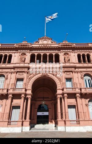 Casa Rosada (Rosa Haus) und sein berühmter Balkon mit Blick auf die Plaza de Mayo, wo Evita die Menschen sprach, eine argentinische Ikone - Buenos Aires Stockfoto