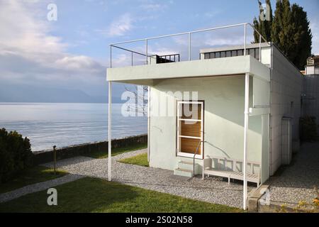 Schweiz. Dezember 2024. Villa Le Lac ist eine Villa, die der Schweizer Architekt Le Corbusier 1923 für seine Eltern in Corseaux am Ufer des Genfer Sees, dem größten Alpensee der Schweiz, erbaute. Die Stätte wurde 2016 in die Liste des UNESCO-Weltkulturerbes aufgenommen, zusammen mit 16 weiteren Werken von Le Corbusier (Foto: Apolline Guillerot-Malick/SOPA Images/SIPA USA) Credit: SIPA USA/Alamy Live News Stockfoto