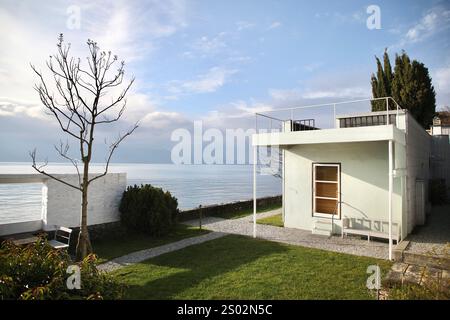 Schweiz. Dezember 2024. Villa Le Lac ist eine Villa, die der Schweizer Architekt Le Corbusier 1923 für seine Eltern in Corseaux am Ufer des Genfer Sees, dem größten Alpensee der Schweiz, erbaute. Die Website wurde 2016 in die Liste des UNESCO-Weltkulturerbes aufgenommen, zusammen mit 16 anderen Werken von Le Corbusier (Credit Image: © Apolline Guillerot-Malick/SOPA images via ZUMA Press Wire) NUR REDAKTIONELLE VERWENDUNG! Nicht für kommerzielle ZWECKE! Stockfoto