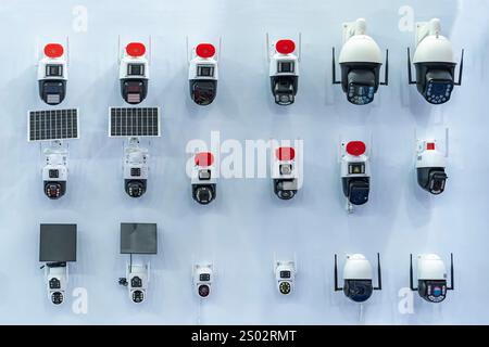 Sammlung Von Verschiedenen Steuerungs- Und Inspektionskameras. Schutzeigenschaft Systemtechnologie Stockfoto