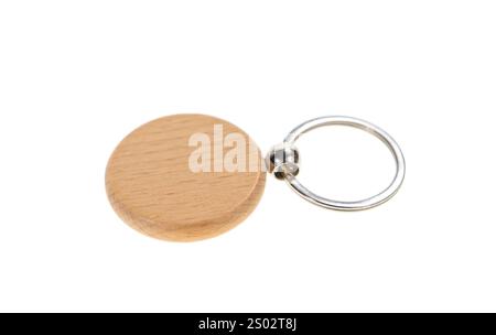 Zwei hölzerne Schlüsselanhänger isoliert auf weiß Stockfoto