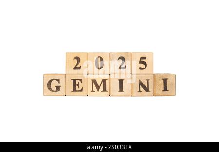 Gemini-Sternzeichen-Wort in Holzwürfeln. Weißer Hintergrund. Satz von Astrologie-Symbolen. Horoskop 2025. Mai 21. Juni 20. 20 Stockfoto