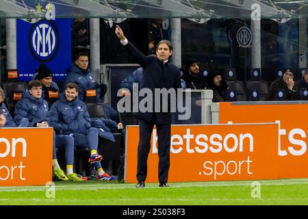 Simone Inzaghi spielte am 23. Dezember 2024 im Giuseppe Meazza-Stadion in Mailand beim Spiel der Serie A zwischen dem FC Internazionale und Como Stockfoto