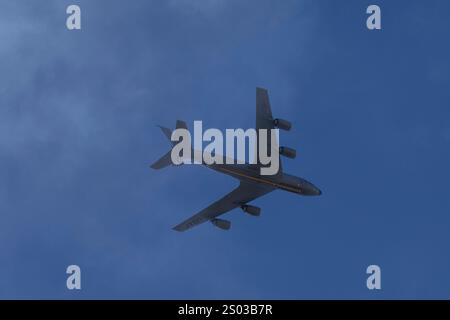 Charlotte, NC, USA: Ein allgemeines Bild eines USAF C-17-Übertritts während der Nationalhymne vor einem NFL-Spiel zwischen den Carolina Panthers und den Arizo Stockfoto