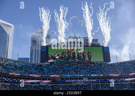 Charlotte, NC, USA: Ein allgemeines Bild des Feldes während der Nationalhymne vor einem NFL-Spiel zwischen den Carolina Panthers und den Arizona Cardina Stockfoto