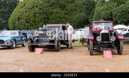 Ein Vintage MG und Rolls Royce im Concours of Elegance 2023, Hampton Court Palace Stockfoto