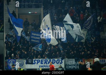 Bergamo, Italien. Dezember 2024. Die Fans von Empoli FC während des italienischen Fußballspiels der Serie A Atalanta BC gegen Empoli FC im Gewiss Stadion. Endergebnis: Atalanta BC 3 - 2 Empoli FC Credit: SOPA Images Limited/Alamy Live News Stockfoto