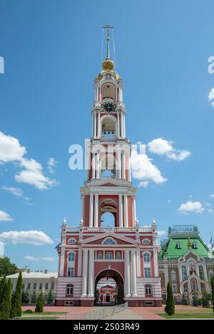 TAMBOW, RUSSLAND - 03. JUNI 2023: Glockenturm des alten Kasan-Klosters Tambow Stockfoto