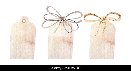Aquarellillustration von Papieranhänger, Preisanhänger, Etikett mit Schleife. Isoliert auf einer Gruppe von Elementen im Hintergrund mit leerem Platz für Text für die Konstruktion von Stockfoto