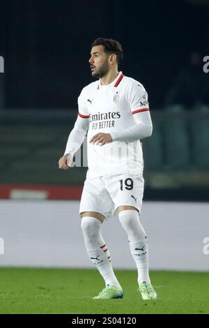 Theo Hernandez vom AC Milan war während des italienischen Fußballspiels zwischen Hellas Verona und AC Milan im Stadio Marcantonio Bentegodi zu sehen. Endpunktzahl: Mailand 1:0 Verona. Stockfoto