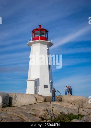 Peggys Point Lighthouse, auch bekannt als Peggys Cove Lighthouse am östlichen Eingang der St. Margarets Bay in Peggys Cove Nova Scotia Kanada Stockfoto