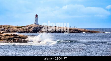 Peggys Point Lighthouse, auch bekannt als Peggys Cove Lighthouse am östlichen Eingang der St. Margarets Bay in Peggys Cove Nova Scotia Kanada Stockfoto