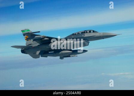 Clifford Rosenberger, Sprecher des Repräsentantenhauses von Ohio, fliegt im Rahmen einer Incentive-Fahrt in der Nähe von Mic in einem F-16-Kampfflugzeug Stockfoto