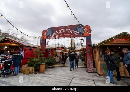 Zürich, Schweiz - 8. Dezember 2024: Eintritt zum Weihnachtsmarkt vor der Oper am Sechselautenplatz-Bellevue in Zuric Stockfoto