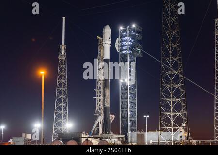 20. Dezember 2024: Eine SpaceX Falcon 9-Rakete wird bei Sonnenuntergang am Launch Complex 40 gesehen, bevor die Astranis um 23:15 UHR von einer zu vielen Mission gestartet werden. Quelle: Brandon Moser/Central Florida Public Media Stockfoto