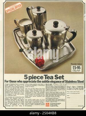 1973 UK All Square Kaufangebot mit 5-teiliger Teeset-Anzeige Stockfoto