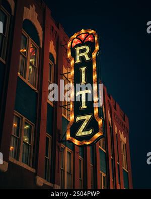 Das Neonschild des Historic Ritz Theatre in Brunswick, Georgia Stockfoto