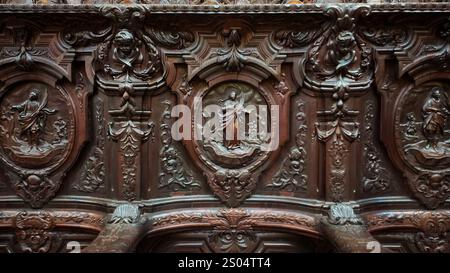 Chorstände von Pedro Duque Cornejo in der Moschee Kathedrale von Córdoba. Stockfoto