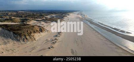 Luftaufnahme der Küstenlandschaft in der Nähe von Bloemendaal aan Zee, Nordholland, Niederlande Stockfoto