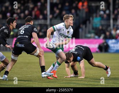 Fin Smith von Northampton Saints während des Spiels Saracens gegen Northampton Saints, Gallagher Premieship Round 8 im StoneX Stadium, Barnet, London ON Stockfoto