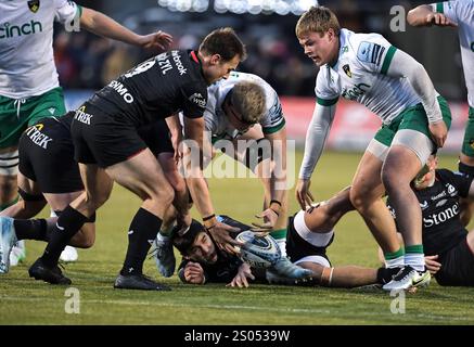 Ivan van Zyl, Lucio Cinti von Saracens und Fin Smith von Northampton Saints während der Saracens gegen Northampton Saints, Gallagher Premieship Runde 8 in Th Stockfoto