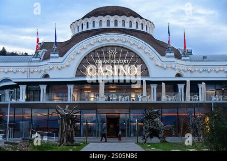 Evian, Frankreich. Dezember 2024. Evian Resort Casino in Evian gesehen. (Foto: Romain Doucelin/SOPA Images/SIPA USA) Credit: SIPA USA/Alamy Live News Stockfoto