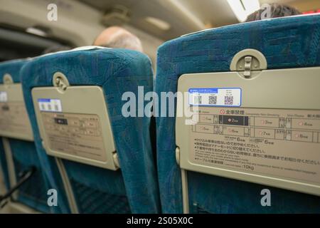 21. Dezember 2024 im Shinkansen-Zug vom Bahnhof Kokura zum Bahnhof Hakata in der Präfektur Fukuoka, Japan. Stockfoto