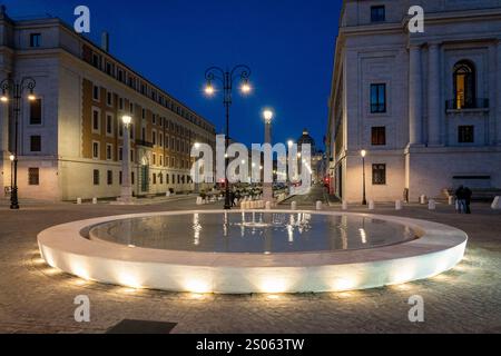 Vatikan, Vatikan. Dezember 2024. Blick auf den Petersdom von der neuen Fußgängerzone der Piazza Pia am ersten Morgen des Jubiläums 2025. Der erste Sonnenaufgang des Jubiläums 2025: „Der Pilgerweg“ ist bereit, die Gläubigen willkommen zu heißen, die die Reise zum Kreuz der Heiligen Pforte im Petersdom im Vatikan folgen werden. Gestern Abend führte Papst Franziskus den Ritus der Öffnung der Heiligen Pforte im Petersdom im Vatikan durch und begann damit das Heilige Jahr. Quelle: SOPA Images Limited/Alamy Live News Stockfoto