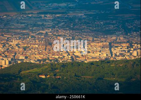 Frankreich, Puy-de-Dome (63), Stadt Clermont-Ferrand Abendblick von der Spitze des ehemaligen Vulkans Puy-de-Dome Stockfoto
