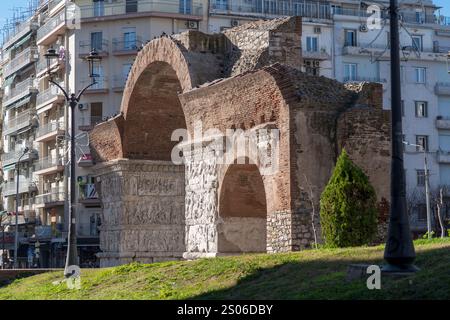 Der Galeriusbogen ist ein Denkmal aus dem frühen 4. Jahrhundert in der Stadt Thessaloniki in Zentralmakedonien in Nordgriechenland. Stockfoto