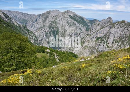 Wanderung auf Pena Main im Nationalpark Picos de Europa, Spanien Stockfoto