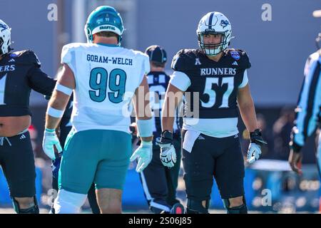 Conway, South Carolina, USA. Dezember 2024. UTSA Roadrunners Offensive Lineman BEN RIOS (57) in der ersten Hälfte des NCAA 2024 Myrtle Beach Bowl Fußballspiels zwischen der University of Texas at San Antonio Roadrunners und dem Coastal Carolina Chanticleer am 23. Dezember 2024 im Brooks Stadium in Conway, SC. Die Roadrunner besiegten die Chanticleer 44 mit 15. (Kreditbild: © Israel Anta via ZUMA Press Wire) NUR REDAKTIONELLE VERWENDUNG! Nicht für kommerzielle ZWECKE! Stockfoto