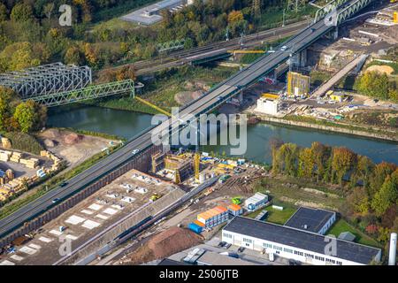 Luftbild, Emschertalbrücke der Autobahn A43 und der Eisenbahnbrücke über den Fluss Emscher und Rhein-Herne-Kanal, Baukau, Herne, Ruhrgebiet, Nordrhein Stockfoto