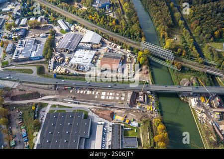 Luftbild, Emschertalbrücke der Autobahn A43 und der Eisenbahnbrücke über den Fluss Emscher und Rhein-Herne-Kanal, Baukau, Herne, Ruhrgebiet, Nordrhein Stockfoto